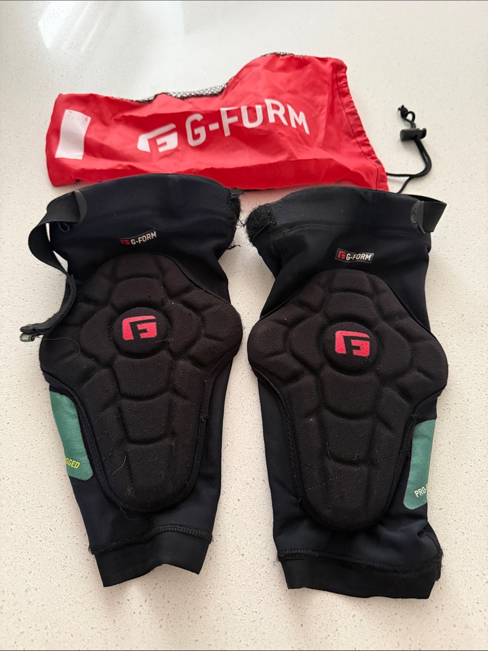 G-FORM PRO RUGGED KNEE PADS  - men’s mtb biking protective knee pads